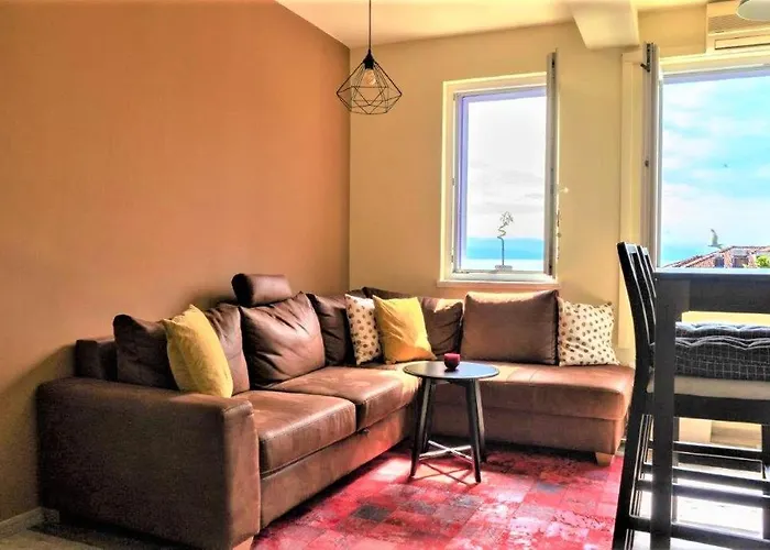 Near With Sea View Apartment